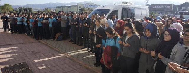 Manisa'da Parmağını Böcek Isıran Liseli Genç 3 Ay Sonra Öldü