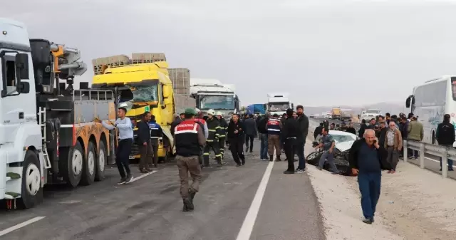 Aksaray'da 20 Araç Birbirine Girdi: 2 Ölü, 22 Yaralı