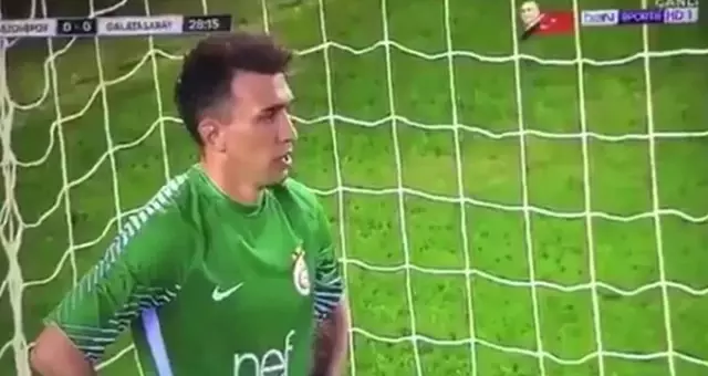 İkinci Caner Vakası! <a class='keyword-sd' href='/futbol/' title='Futbol'>Futbol</a> Yorumcusu Ahmet Çakar: Muslera Hakeme Küfür Etti