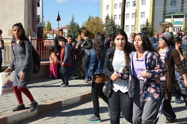 Kırıkkale'de Tuz Ruhundan Zehirlenen 60 Öğrenci Hastaneye Kaldırıldı
