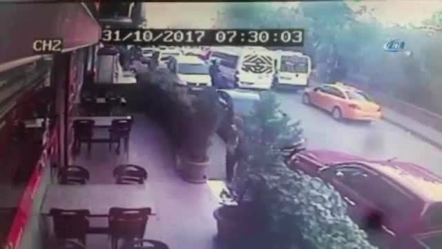 Kağıthane'de Servis Şoförüne Düzenlenen Silahlı Saldırının Görüntüleri Çıktı