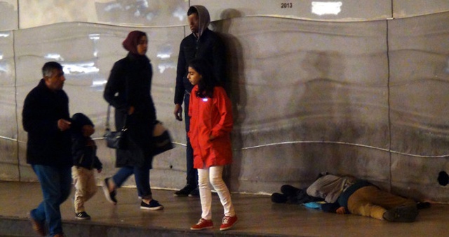 Taksim Tünelinde Bonzai İçip Kendilerinden Geçen 2 Gencin Görüntüsü Yürekleri Yaktı