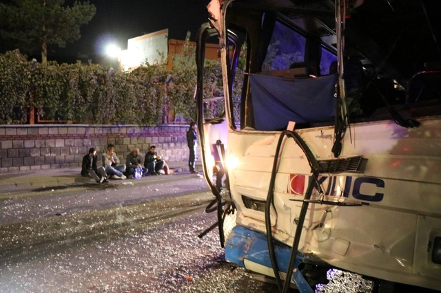 Kayseri'de 3 İşçi Servisi Çarpıştı: 21 Yaralı