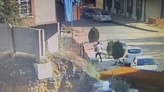 DEAŞ'lı Teröristlerin Araca Bomba Yükleme Anlarına Ait Fotoğraflar Ortaya Çıktı