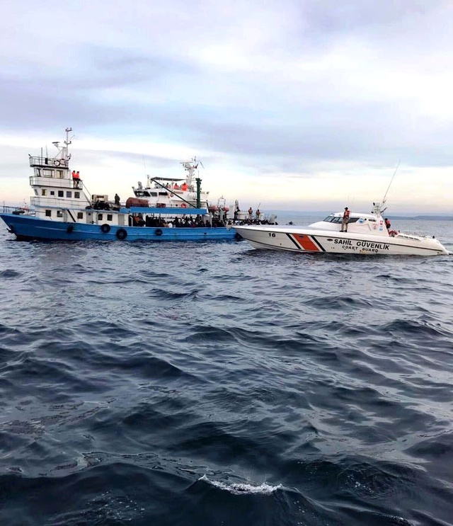 Çanakkale Açıklarında Kovalamaca: 305 Göçmen Kaçmadan Yakalandı