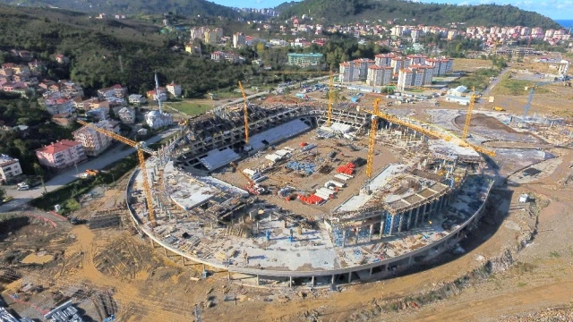 Giresun'da Yapımı Devam Eden Çotanak Arena'nın Yüzde 50'si Tamamlandı
