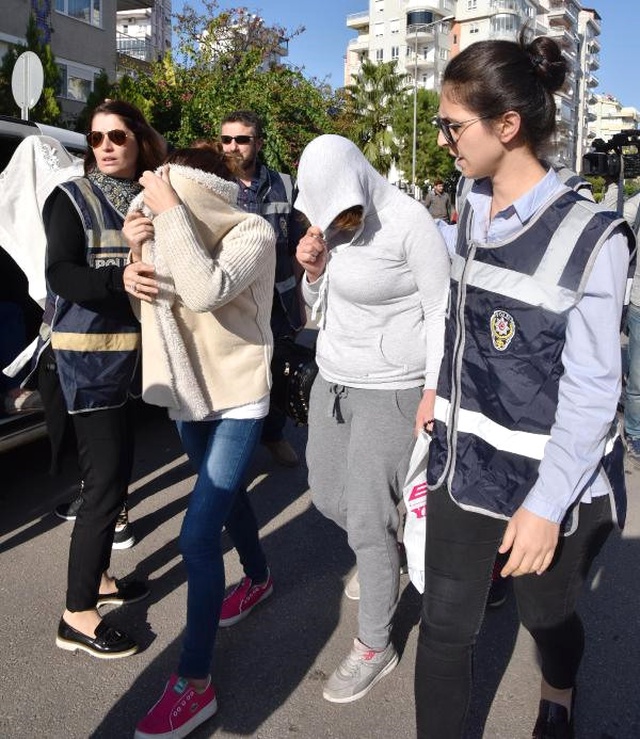 Antalya'da 2 Üniversite Mezunu Kadın Satıcısı! Fuhuşun Şifresi: Yeni Araba Geldi mi?
