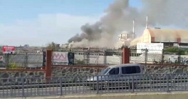 İstanbul'da Sanayi Sitesinde Korkutan Yangın! İtfaiye Ekipleri Seferber Oldu