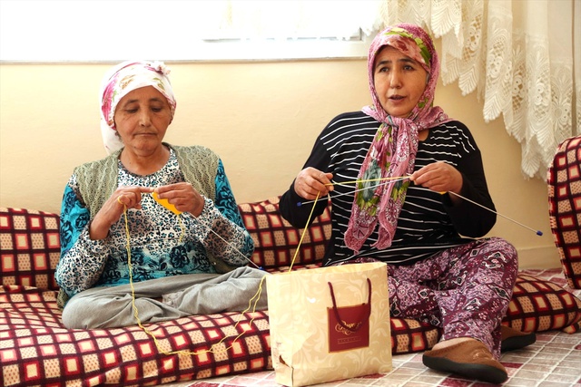 Bakan Elvan, Yeni Ev Hayalini Gerçekleştirdiği Cam Kemik Hastası Kız Kardeşleri Ziyaret Etti