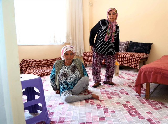 Bakan Elvan, Yeni Ev Hayalini Gerçekleştirdiği Cam Kemik Hastası Kız Kardeşleri Ziyaret Etti