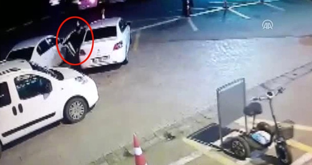Dinlenme Tesisinde Büyük Vurgun! Park Halindeki Araçtan 1 Milyon Dolarlık Mücevher Çalındı