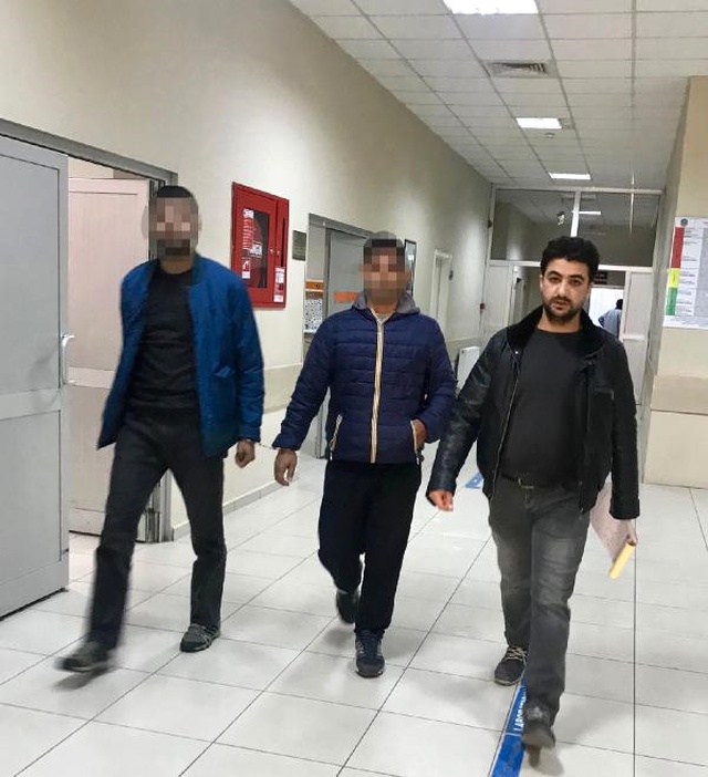 Genç Kız ve 3 Arkadaşı, Esrarı İç Çamaşırlarına Gizlemiş
