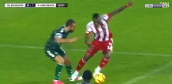 Cüneyt Çakır'dan Sivasspor - Konyaspor Maçında Skandal Karar