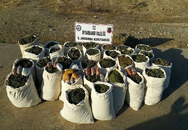 Diyarbakır Lice'de PKK'lılara Ait 25 Sığınak Bulunarak İhma Edildi