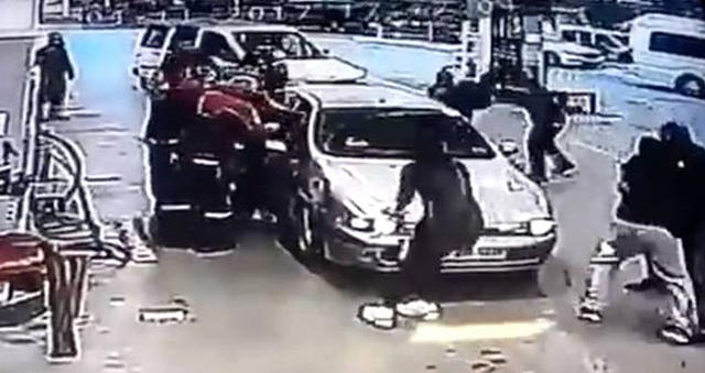 Ankara'da Madalyalı Gazileri Darp Eden Zanlılardan 2'si Tutuklandı!