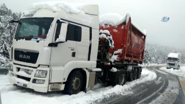 Kar Yağışı Seydişehir-Antalya Karayolunu 5 Saat Ulaşıma Kapattı