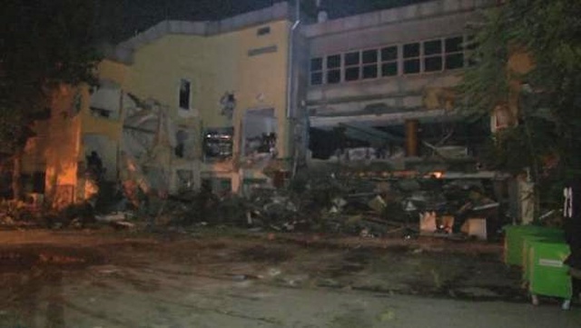Bakırköy'de Tesisin Yıkımını Engellemek İsteyen Grup, Kendisini İçeriye Kilitleyince Arbede Çıktı