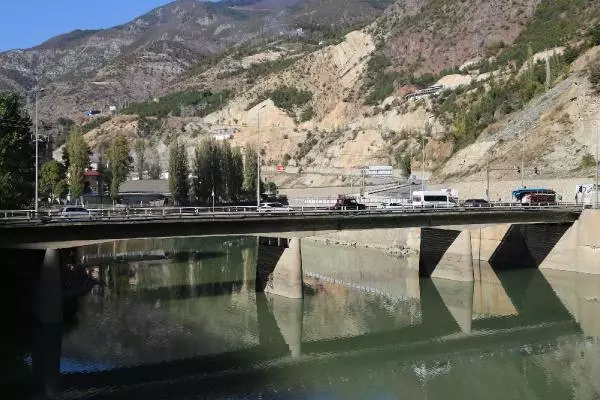 Artvin'e Giriş ve Çıkışlar, Çoruh Nehri'ndeki 90 Metrelik Köprüden Yapılıyor