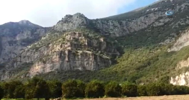 Antalya'da Tapulu Arazide Kazı Yapılırken 2 Bin 400 Yıllık Mezar Bulundu