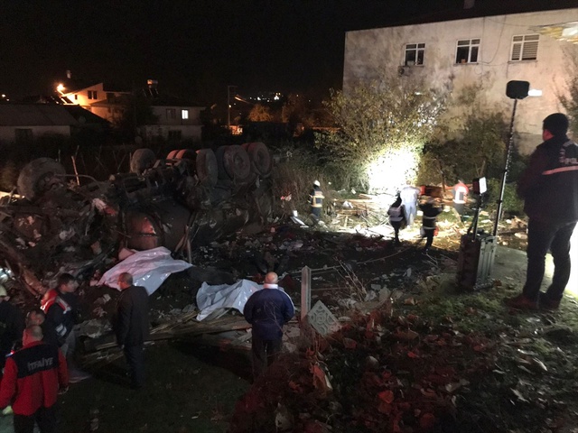 Beton Mikseri Kahvehaneye Girdi, Ortalık savaş Alanına Döndü: 2 Ölü, 5 Yaralı