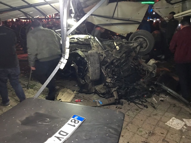 Beton Mikseri Kahvehaneye Girdi, Ortalık savaş Alanına Döndü: 2 Ölü, 5 Yaralı