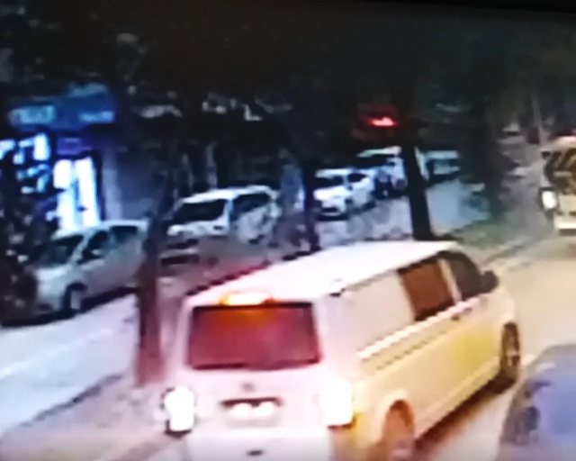 Direksiyon Başında Kalp Krizi Geçiren Otobüs Şoförünün Dehşet Saçtığı Anlar Kamerada