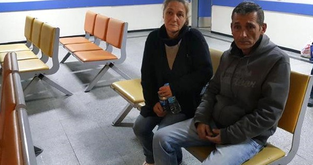 Çocukları Tarafından Sokağa Atılan Anne-Baba, 2 Gündür Hastanede Yaşıyor!
