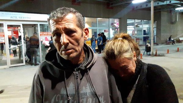 Çocukları Tarafından Sokağa Atılan Anne-Baba, 2 Gündür Hastanede Yaşıyor!