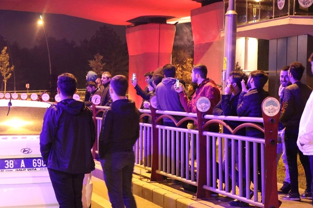 İntihar Eden Vatandaşı Görenler, Sosyal Medyadan Canlı Yayın Derdine Düştü
