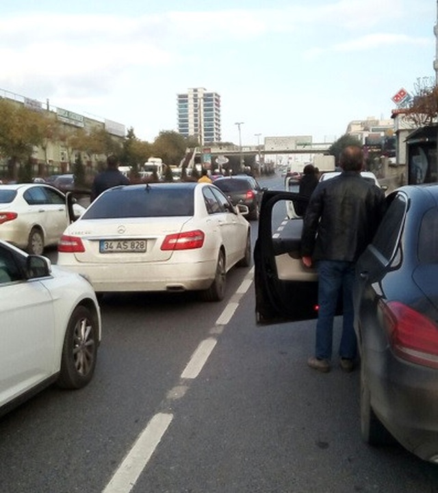 Türkiye Ata'sına Ağlıyor! Saat 9'u 5 Geçe, Tüm Ülkede Hayat Durdu