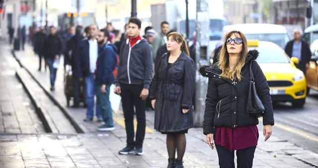 Türkiye Ata'sına Ağlıyor! Saat 9'u 5 Geçe, Tüm Ülkede Hayat Durdu