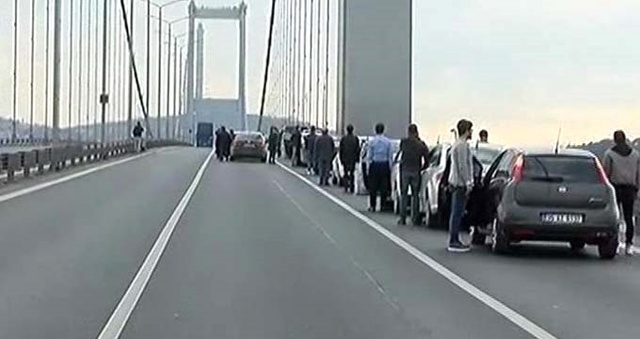 Türkiye Ata'sına Ağlıyor! Saat 9'u 5 Geçe, Tüm Ülkede Hayat Durdu