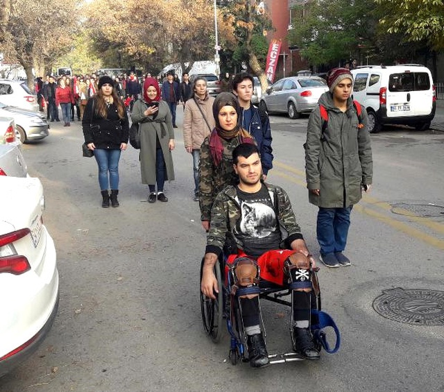 Türkiye Ata'sına Ağlıyor! Saat 9'u 5 Geçe, Tüm Ülkede Hayat Durdu