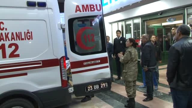 Karakolda El Bombası Patladı: 2 Asker Yaralandı