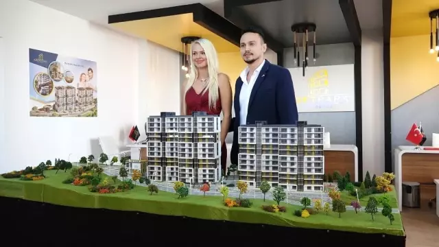 Trabzonlu Çılgın Mimar, Litvanya Güzelini de Ayağına Getirtti