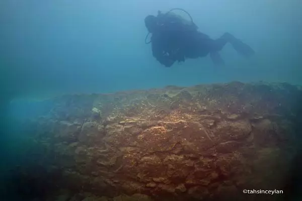 Van Gölü'nde Urartular Dönemine Ait 3 Bin Yıllık Kale Bulundu