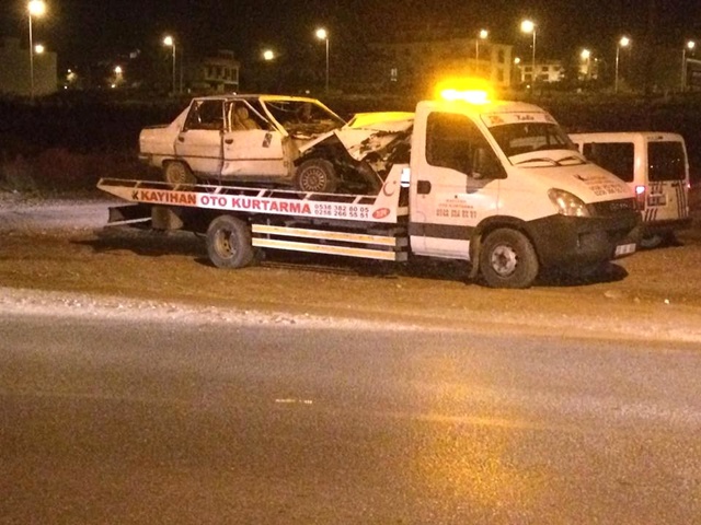 Denizli'de İki Otomobil Çarpıştı: 1 Çocuk Öldü, 10 Kişi Yaralandı