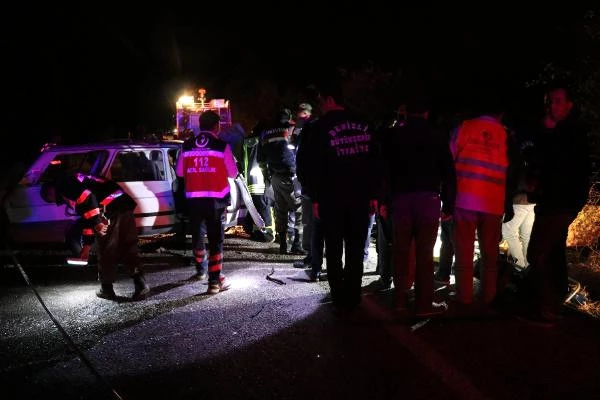 Denizli'de İki Otomobil Çarpıştı, Ortalık Kan Gölüne Döndü: 4 Ölü, 4 Yaralı