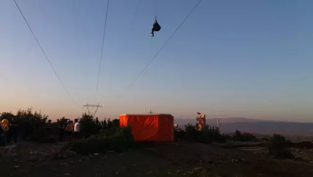 Yüksek Gerilim Hattına Takılan Kadın Paraşütçünün Ölüm Kalım Savaşı