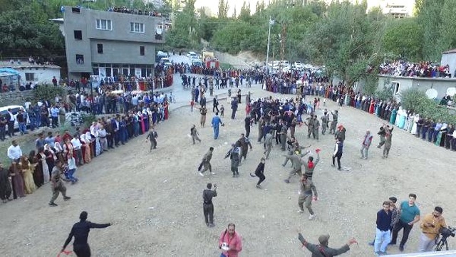 Uludere'de 3 Gün 3 Gece Süren Aşiret Düğünü! Davetliler Apaçi Dansıyla Kendinden Geçti