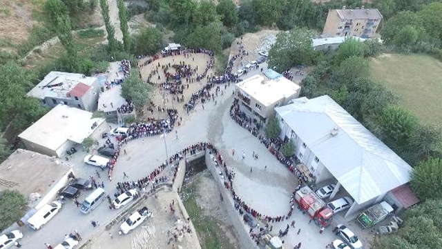Uludere'de 3 Gün 3 Gece Süren Aşiret Düğünü! Davetliler Apaçi Dansıyla Kendinden Geçti