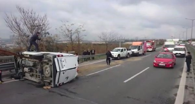 TEM Okmeydanı Bağlantı Yolunda Kaza! Yol Bir Süre Trafiğe Kapandı