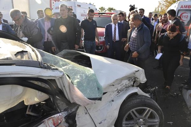 Bakan Fakıbaba, Konvoyunun Önündeki Kazada Yaralananlarla Yakından İlgilendi