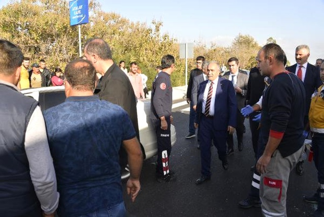 Bakan Fakıbaba, Konvoyunun Önündeki Kazada Yaralananlarla Yakından İlgilendi