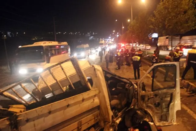 Kontrolden Çıkıp Ters Yöne Giren Kamyonet Faciaya Neden Oldu: 2 Ölü, 4 Yaralı