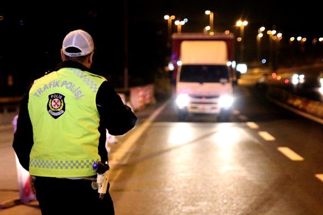 TIR'cıların 15 Temmuz Köprüsü uyanıklığını polis yemedi! 50 Araca Arka Arkaya Ceza Yağdı