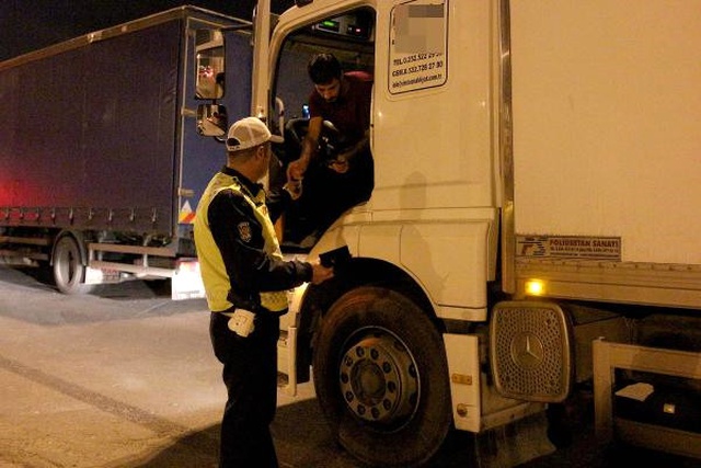 TIR'cıların 15 Temmuz Köprüsü uyanıklığını polis yemedi! 50 Araca Arka Arkaya Ceza Yağdı