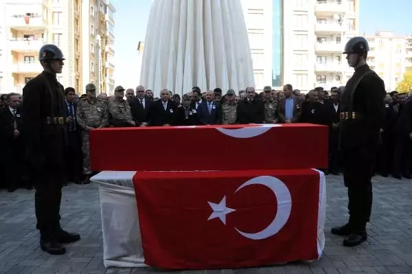 Tezkeresini Alacağı Gün Şehit Düşen Asker, Gözyaşlarıyla Toprağa Verildi