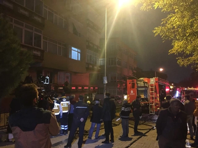 Evini Yakıp Balkonda Bağıran Alkollü Vatandaş, Apartman Sakinlerini Çileden Çıkardı