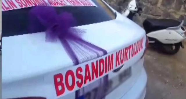 Karısından Boşanan Genç, Davul Zurna Eşliğinde Halay Çekip Koç Kesti